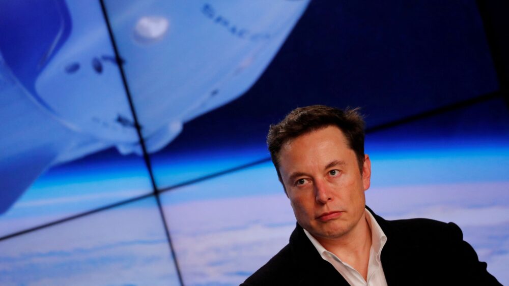 FOTO DE ARCHIVO: El fundador de SpaceX, Elon Musk, habla en una conferencia de prensa posterior al lanzamiento después de que el cohete SpaceX Falcon 9 en Cabo Cañaveral, Florida. , EEUU, 2 de marzo de 2019. Reuters