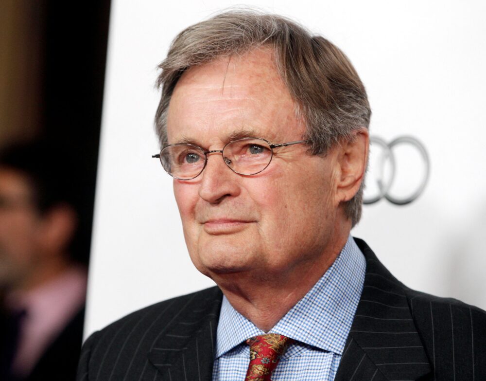 David McCallum posa en la 22ª gala anual del Salón de la Fama de la Academia de las Artes y las Ciencias de la Televisión en Beverly Hills, California (REUTERS/Fred Prouser)