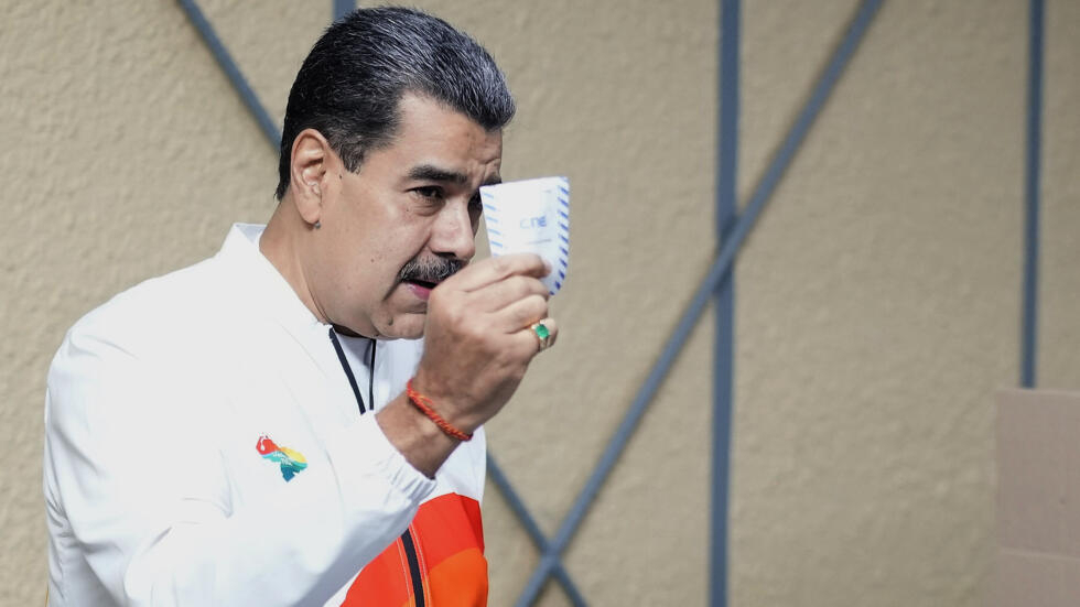 Nicolás Maduro vota en el referendo sobre el Esequibo que él mismo convocó. Caracas, 3 de diciembre de 2023.