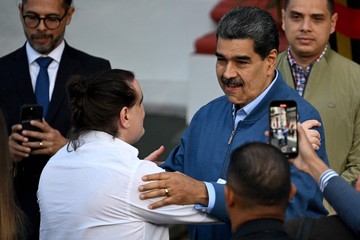  Venezuela insólita: tras ser liberado por EE.UU., Nicolás Maduro recibió a Alex Saab en el Palacio de Miraflores