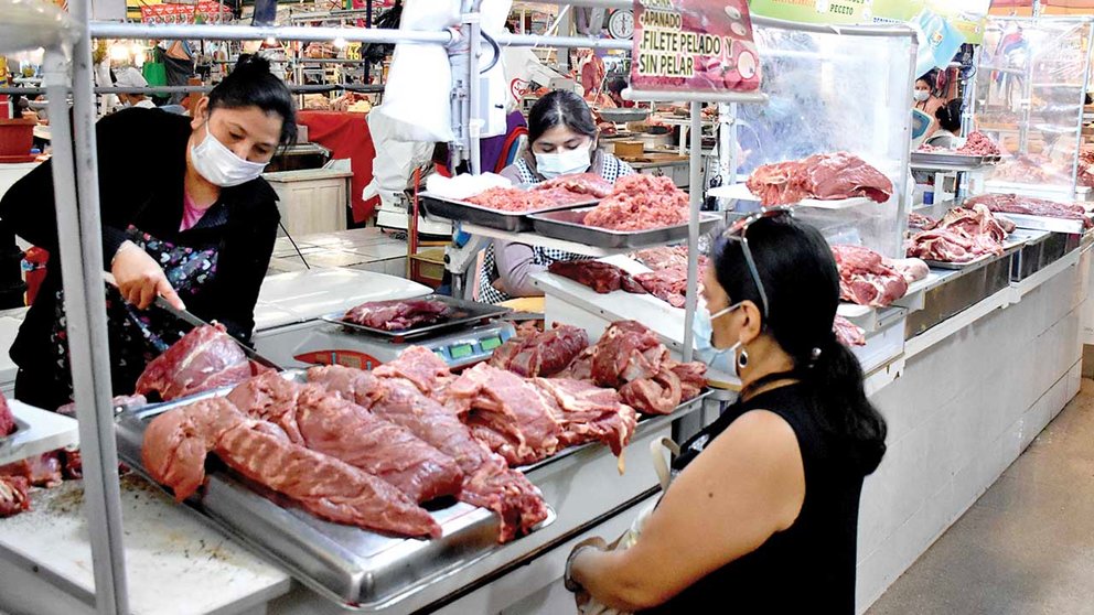 La venta de carne en el mercado 25 de Mayo, el octubre. DICO SOLÍS