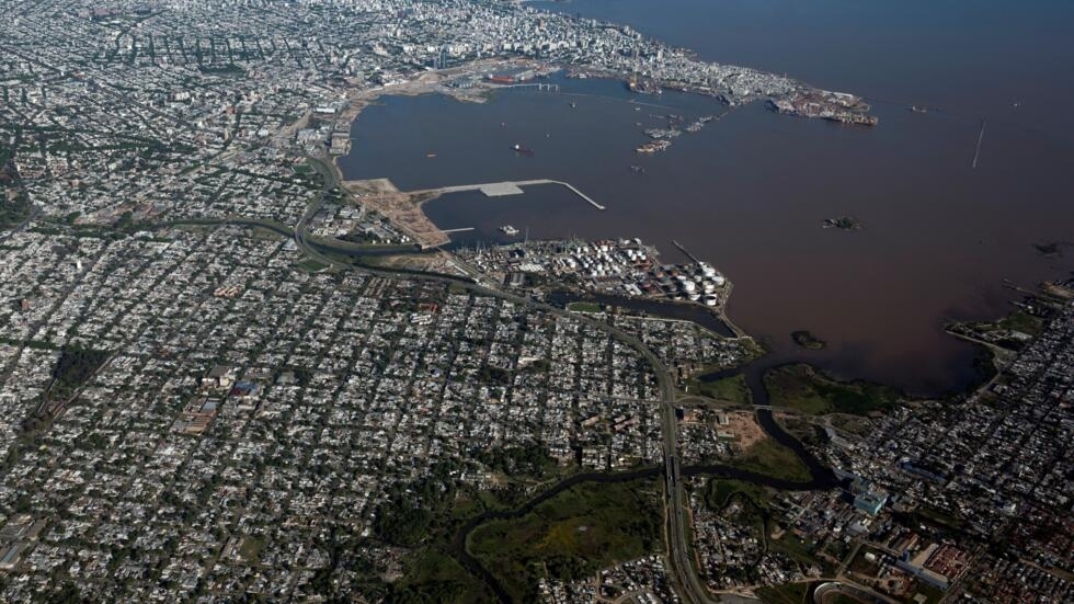 Vista aérea de Montevideo, tomada el 6 de noviembre de 2023