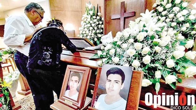 Velorio del adolescente Óscar M.J., quien murió en noviembre de 2023 luego de sufrir un “golpe de calor” producto de excesivo ejercicio en un cuartel de Puerto Villarroel, Cochabamba. / DICO SOLÍS