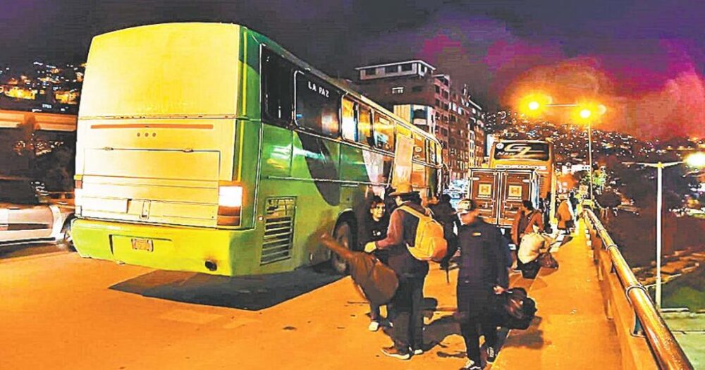 Los buses de transporte interdepartamental tomaron vías adyacentes a la terminal de La Paz.