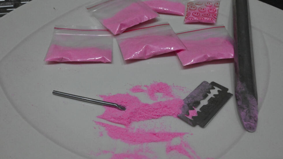 Fotografía de unas bolsas que contienen un polvo conocido como Tussi o cocaína rosa en Medellín, Colombia, el 2 de abril de 2022.
