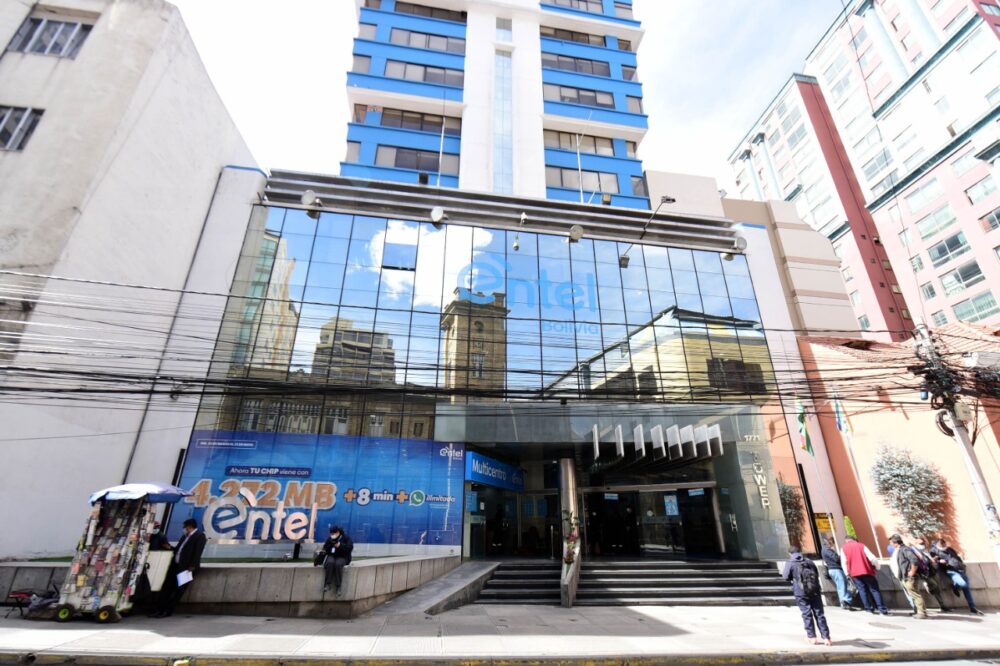 Entel amplía su red de fibra óptica - La Razón