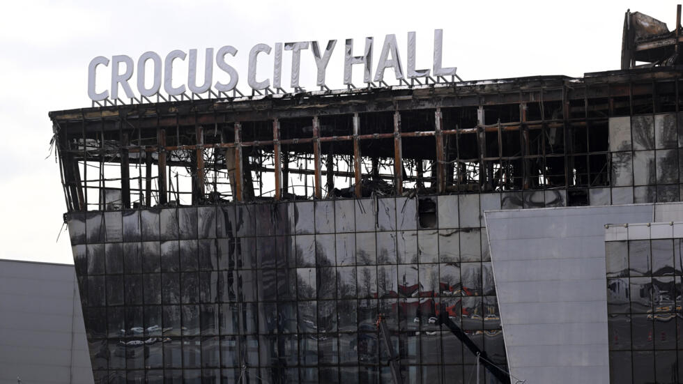 Una imagen de la sala de conciertos Crocus City Hall, devastada por el incendio posterior al atentado mortal, tomada el 26 de marzo de 2024 en Krasnogorsk, en la periferia de Moscú