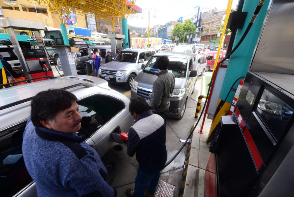 Por el feriado, la ANH sube a 2,5 millones de litros el despacho de combustibles para La Paz