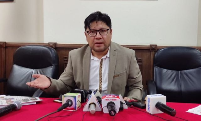 Marvin Molina, acusado de ofrecer cargos al MAS desde la Magistratura, se postula al TSJ