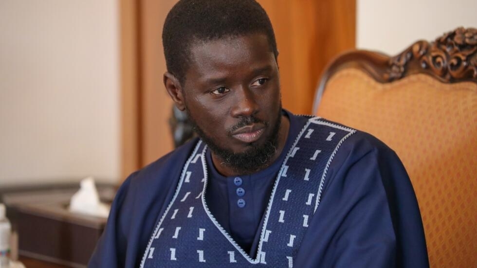 Bassirou Diomaye Faye en el palacio presidencial de Dakar en una fotografía publicada por la presidencia senegalesa, el 28 de marzo de 2024