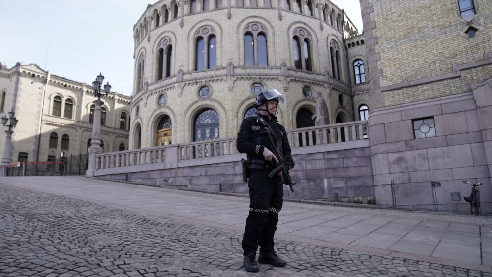 Noruega ordena el cierre del Parlamento por una amenaza de bomba