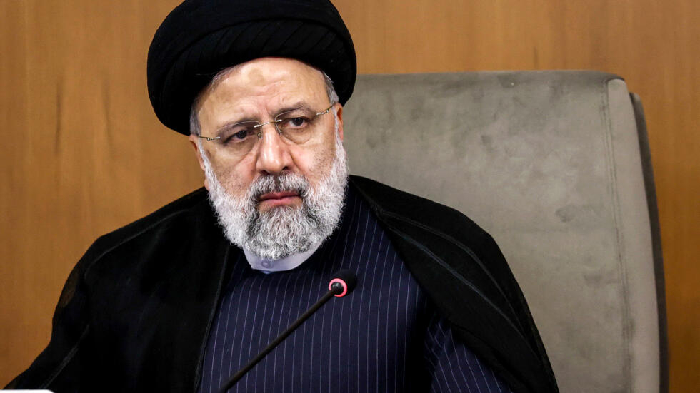 El presidente iraní, Ebrahim Raisi, dirige una reunión de su gabinete el 2 de abril de 2024 en Teherán