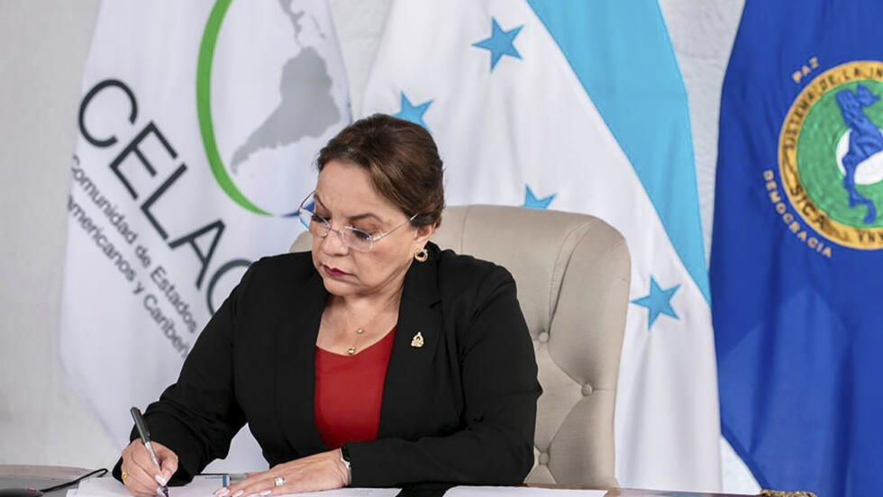 La presidenta de Honduras, Xiomara Castro, también titular pro tempore de la CELAC, dirige desde Tegucigalpa una cumbre virtual con sus homólogos del bloque de Estados de Latinoamérica y el Caribe, el 16 de abril de 2024