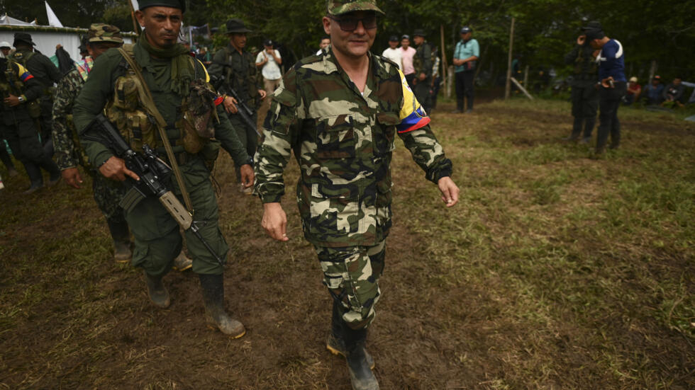 El comandante del principal grupo disidente de las FARC, alias Iván Mordisco, el 16 de abril de 2023 en San Vicente del Caguan (Colombia)
