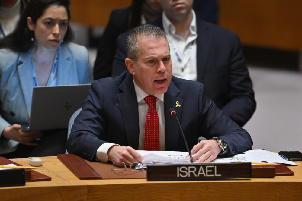 El embajador israelí ante la ONU, Gilad Erdan, en una reunión del Consejo de Seguridad de la ONU el 18 de abril de 2024 en Nueva York