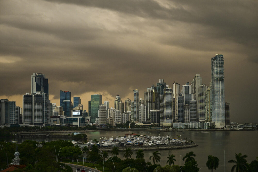 Nubes de tormenta sobre Ciudad de Panamá el 30 de abril de 2024