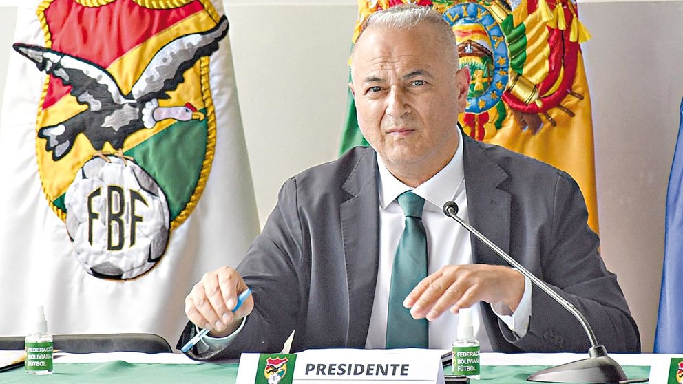 Fernando Costa, titular federativo, se dirige a los medios de comunicación en una conferencia de prensa. / APG