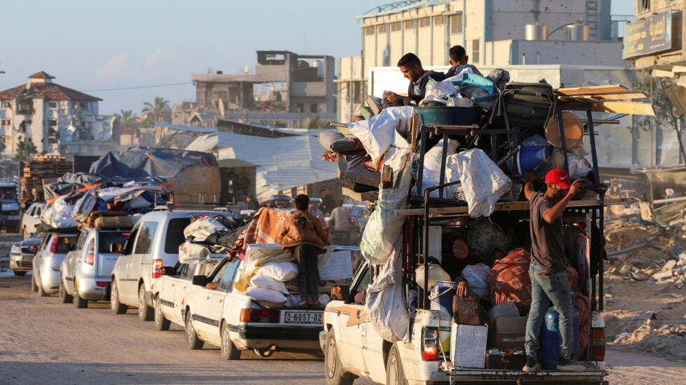 Miles de palestinos se desplazan tras la orden de evacuación del gobierno israelí en Rafah, en el sur de Gaza. 6 de Mayo de 2024
