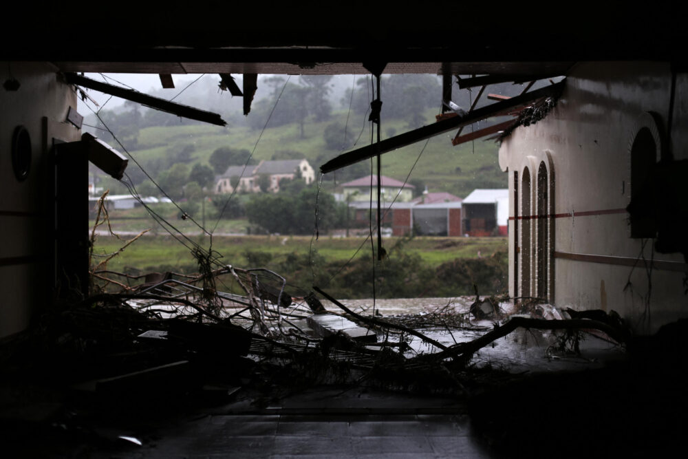 Vista de una casa parcialmente destruida por las fuertes lluvias en Sinimbu, en la región de Vale do Rio Pardo en Rio Grande do Sul, Brasil, el 1 de mayo de 2024