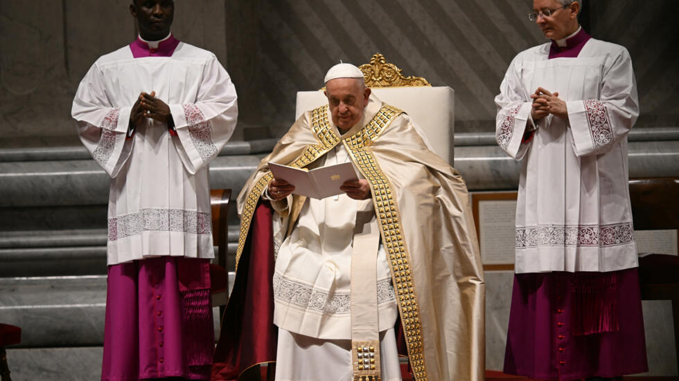 El papa Francisco en la basílica de San Pedro, en el Vaticano, durante una ceremonia por la fiesta de la Ascensión el 9 de mayo de 2024