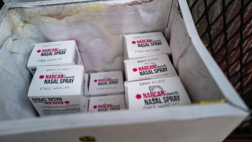 Cajas de Narcan, un aerosol nasal que utiliza naloxona para reanimar a las víctimas de sobredosis de opiáceos