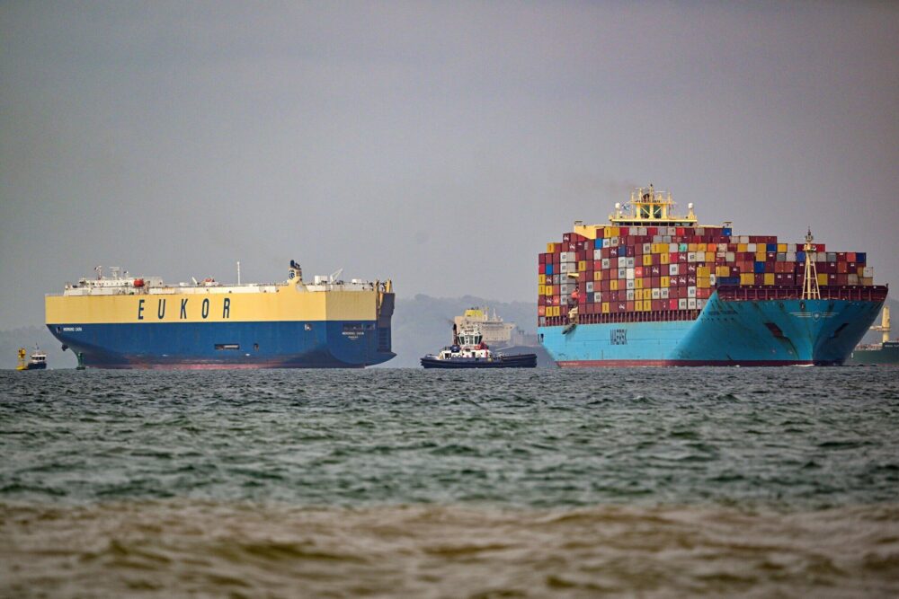 Un carguero se apresta a entrar en la esclusa Agua Clara locks en Colón, Panamá, el 14 de mayo de 2024.