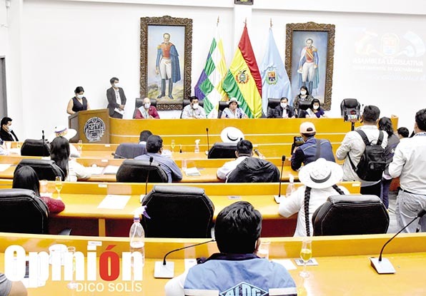La Asamblea Legislativa Departamental, cuando Elena Aine era presidenta. / DICO SOLÍS