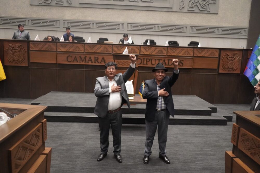 Posesionan a dos diputados suplentes del MAS por La Paz y Oruro