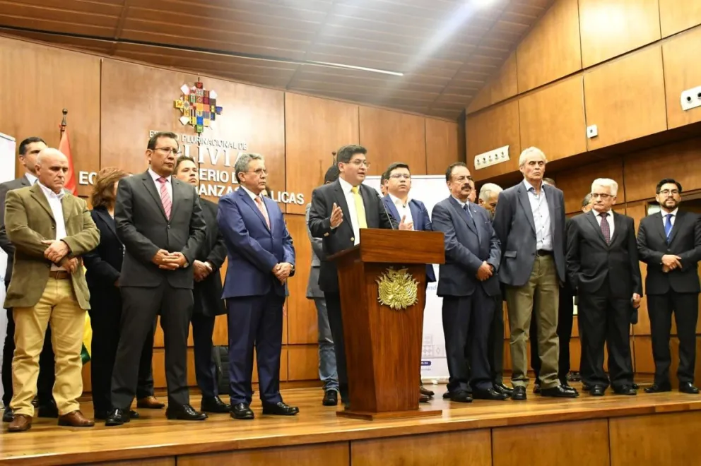 El ministro de Economía, Marcelo Montenegro y los empresarios privados anunciaron acuerdos el 19 de febrero. Foto: Ministerio de Economía