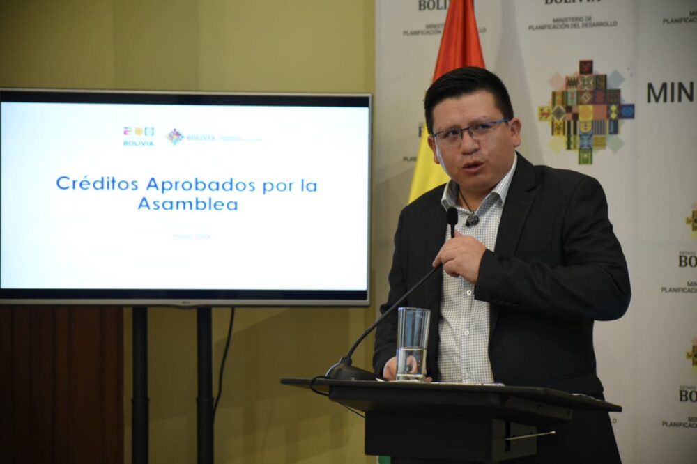 El ministro de Planificación del Desarrollo, Sergio Cusicanqui, en conferencia de prensa. Foto: Gustavo Ticona.