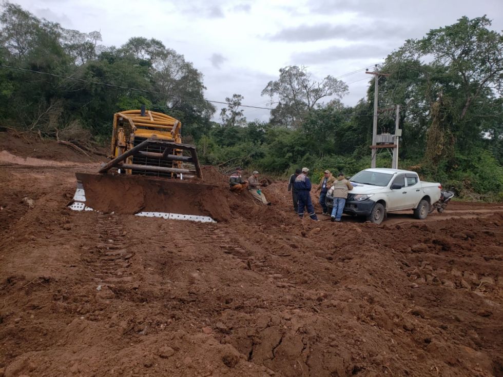 ABT Tarija identifica desmonte ilegal y decomisa una oruga
