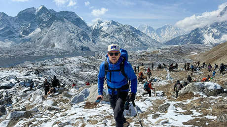 Un alpinista británico y su guía nepalí desaparecen tras alcanzar la cima del Everest