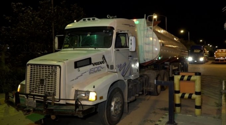 YPFB atribuye la falta de carburantes a un problema logístico y no menciona la escasez de dólares