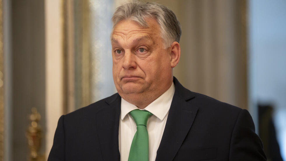 El primer ministro húngaro, el nacionalista Viktor Orbán, denunció como “escandalosa e inaceptable” esta multa.
