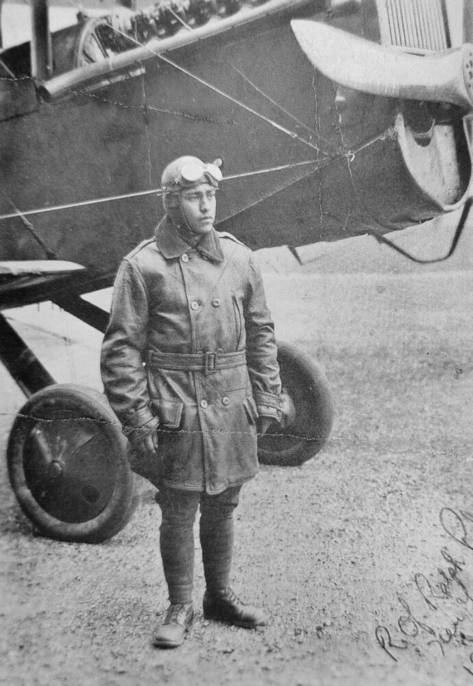 Una de las imágenes icónicas del piloto durante su estadía en Nueva York, en 1920 (Foto: Libro la vida fulgurante de Pabón