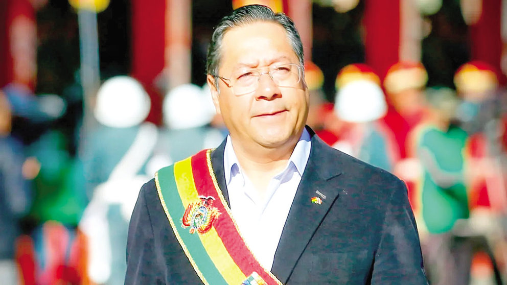 El presidente Luis Arce, en la celebración por los 215 años del Regimiento de Infantería Colorados de Bolivia./ VICEMINISTERIO DE COMUNICACIÓN