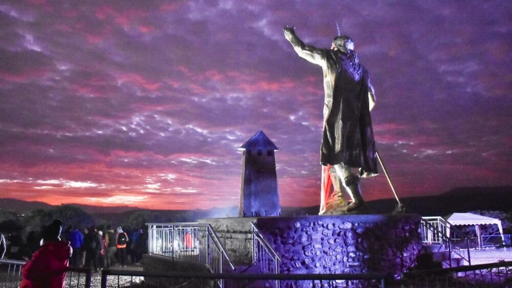 La estatua del inca, instalada en la zona de las Qollcas de Cotapachi, en Quillacollo. DICO SOLÍS