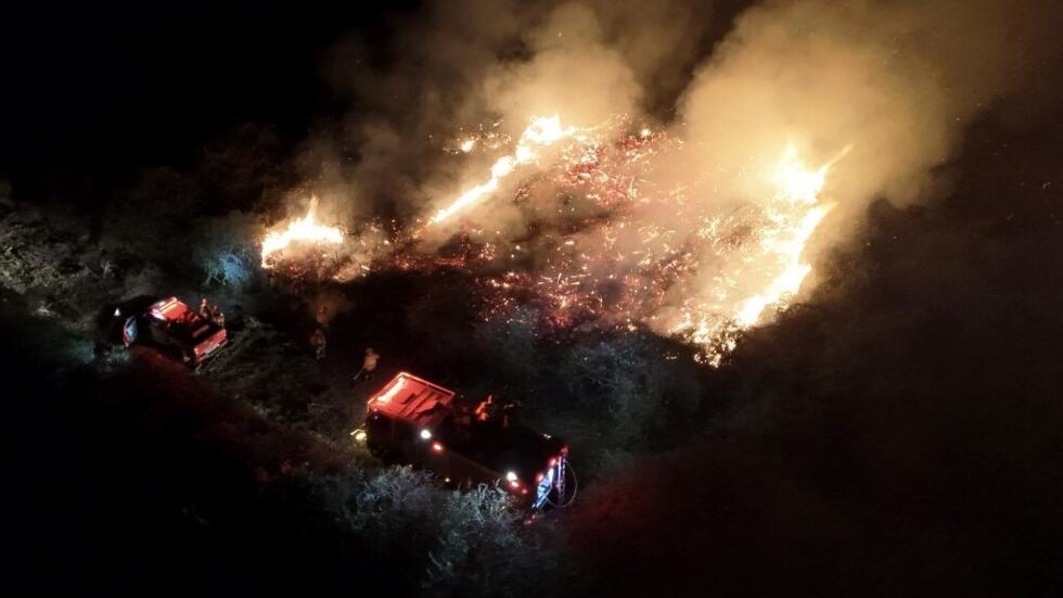Los bomberos intentan apagar un incendio en el Pantanal, el 21 de junio de 2024.