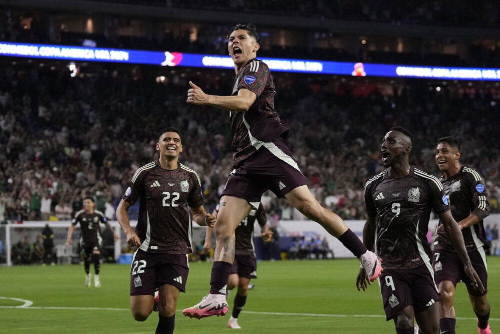 Gerardo Arteaga celebra su tanto.