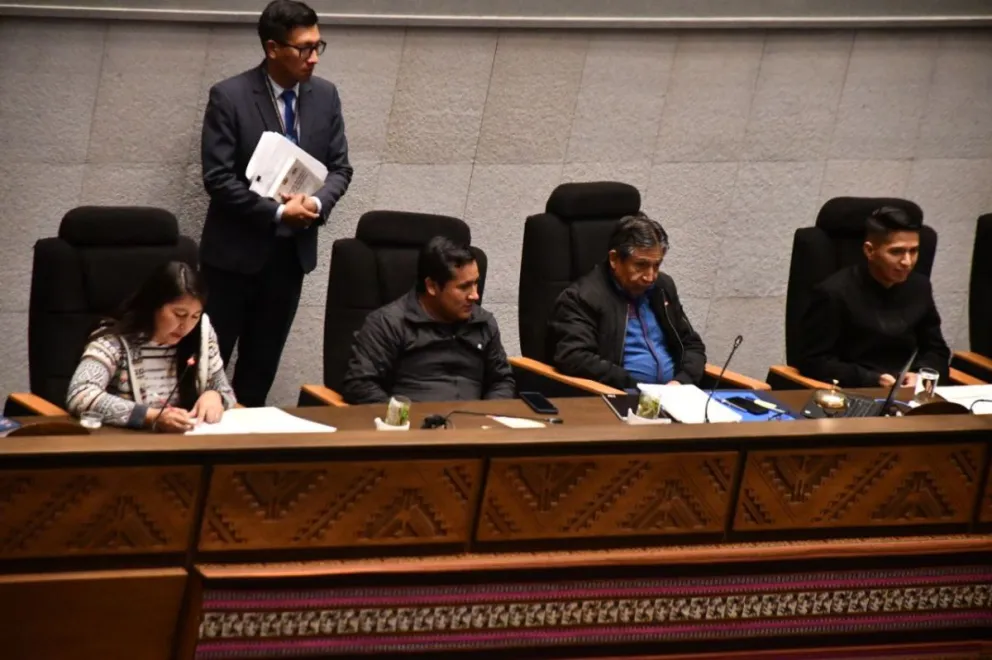 El vicepresidente David Choquehuanca y otros legisladores en una sesión anterior de la Asamblea. Foto: ABI
