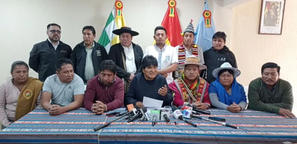 Evo Morales, con la dirigencia del "pacto de unidad", este lunes. Foto: Captura de video