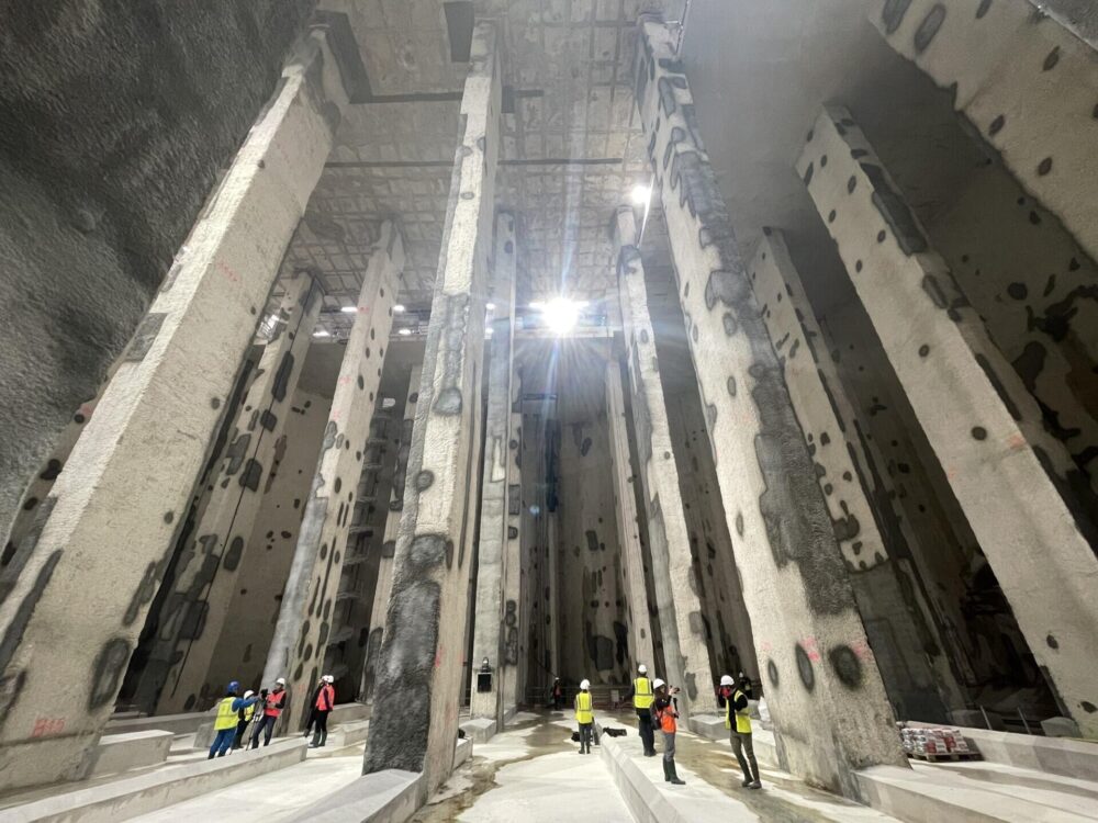 París inauguró en abril de 2024 un reservorio de aguas residuales equivalente a 25 piscina olímpicas, para prevenir el colapso del sistema de desagüe en caso de fuertes lluvias en vísperas de las olimpiadas.