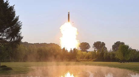 Corea del Norte prueba con éxito un sistema de misiles con ojivas múltiples
