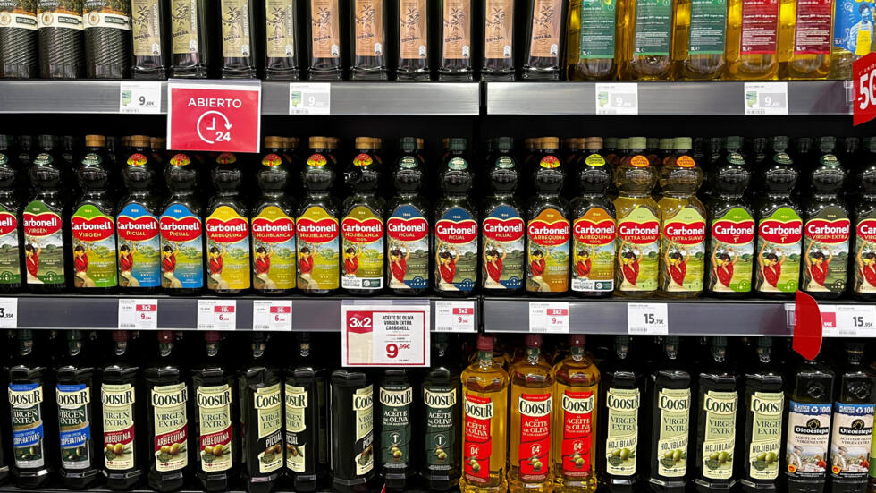 Botellas de aceite de oliva de varias marcas y precios, el 27 de junio de 2024 en un supermercado de Madrid