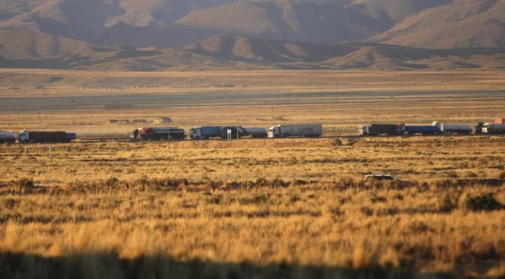 Bloqueo por carretera en Caracollo también se instala en Caihuasi, abren paso humanitario de una hora