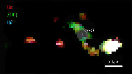 El James Webb capta la sorprendente fusión entre un cuásar y dos galaxias en el universo distante