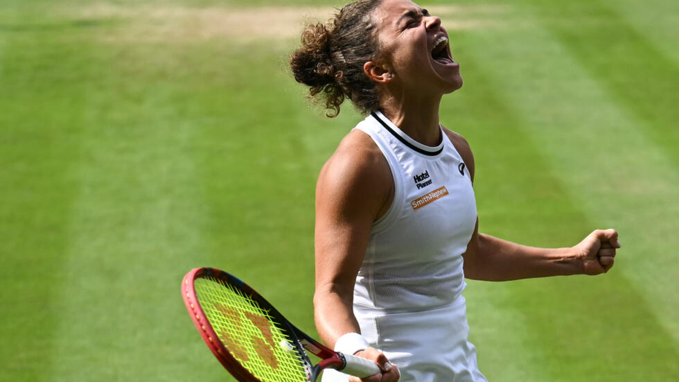 La tenista italiana Jasmine Paolini celebra su victoria en una de las semifinales de Wimbledon, el 11 de julio de 2024