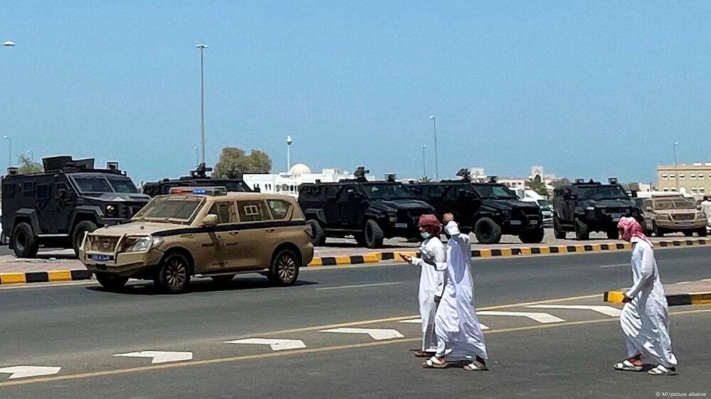 Cuatro muertos en un tiroteo junto a una mezquita en Omán – DW – 16/07/2024