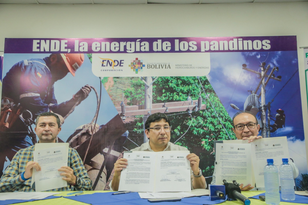 ENDE Corporación firma convenio intergubernativo para ampliar red eléctrica en el área rural de pando