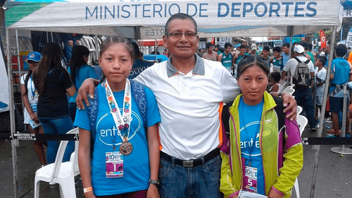 Atletas olímpicos bolivianos mejoran rendimiento en El Alto